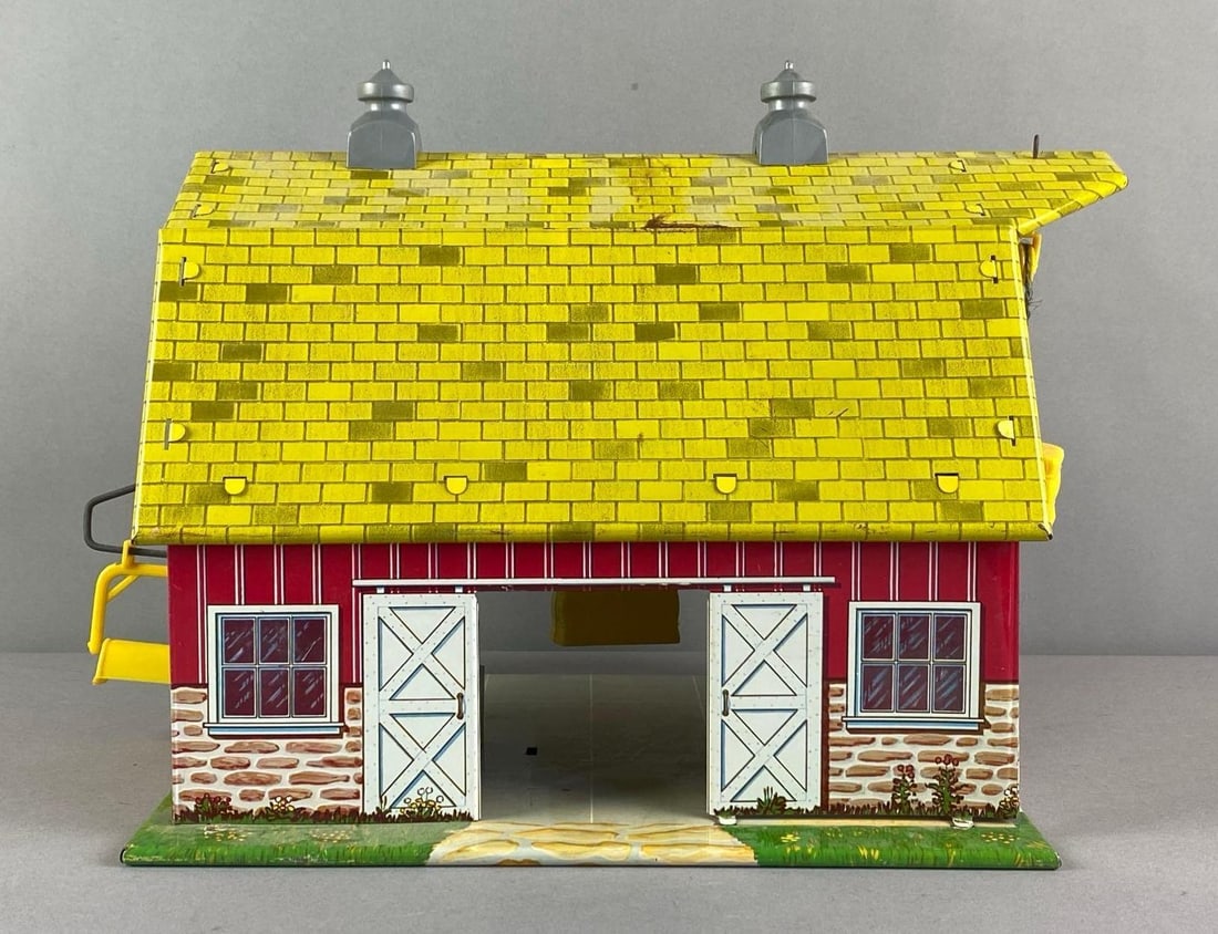 Vintage Marx Tin-Litho Lazy-Day Farm Barn: Paint wear present, measures 10 3/4 inches H x 15 inches W x 9 1/2 inches D