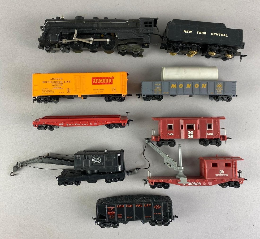 Group of 9 Marx HO Scale Locomotive and Train Cars (1 of 3)