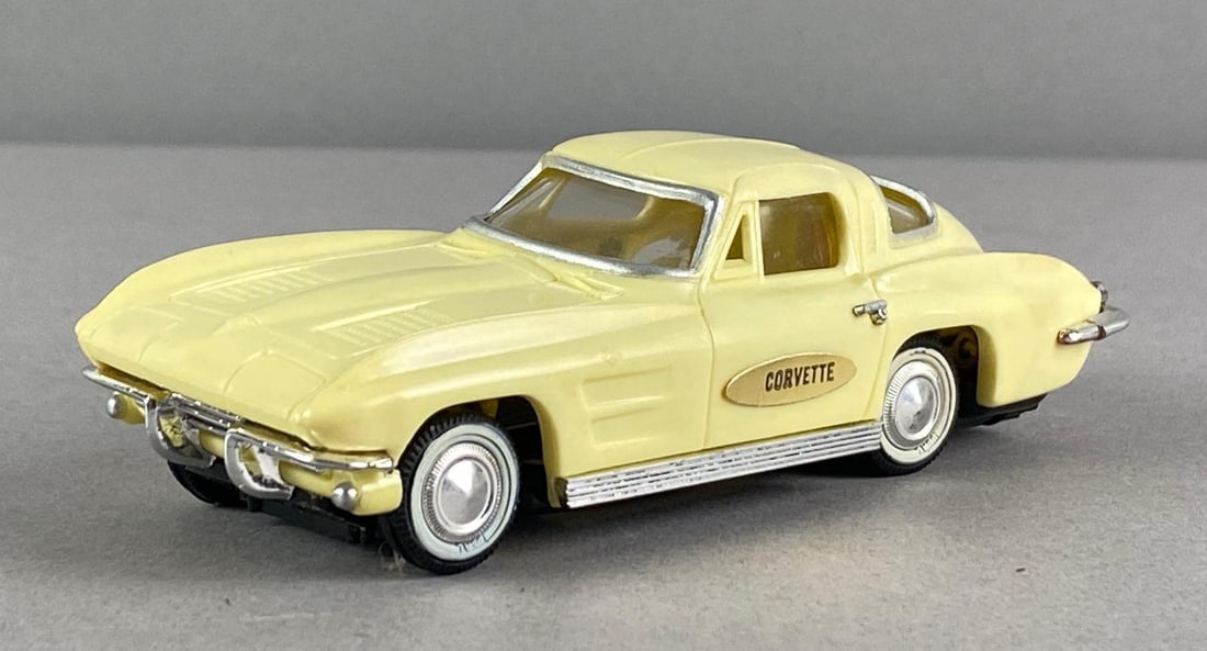 1964 Ideal Motorific Corvette Stingray Battery Operated Slot Car: untested