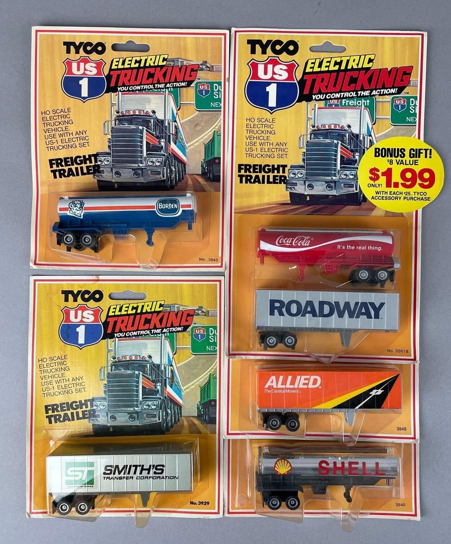 Group of Tyco U.S. 1 HO Scale Electric Trucking Slot Trailers (1 of 2)