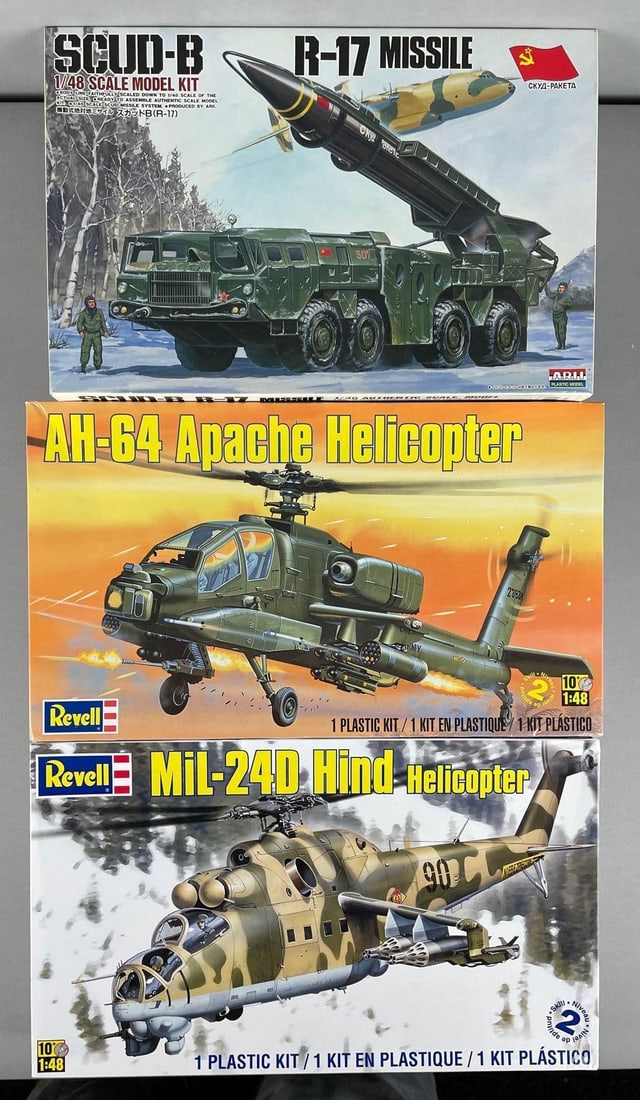 Group of 2 Revell Military Helicopter Model Kits (1 of 2)