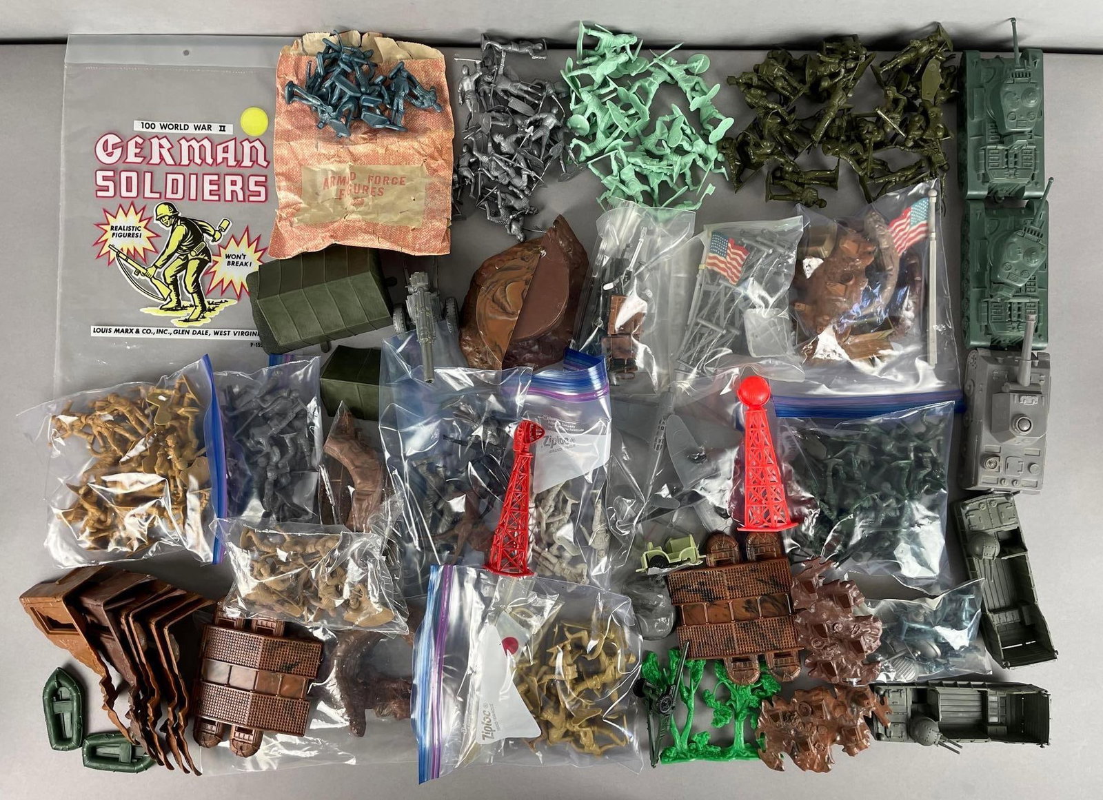 Group of Vintage Marx Battleground Playset Figures and Accessories (1 of 3)