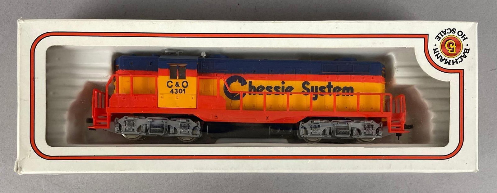 Bachmann HO Scale Chessie System Diesel Locomotive (1 of 2)
