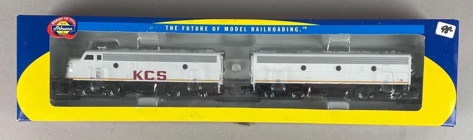 Athearn HO Scale F7A F7B Diesel Locomotive Set: Kansas City southern