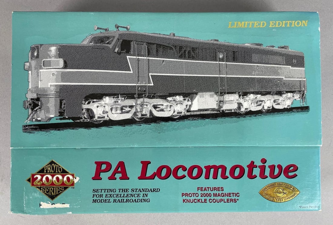 Walther Proto Series 2000 LE HO Scale PA Diesel Locomotive (1 of 3)