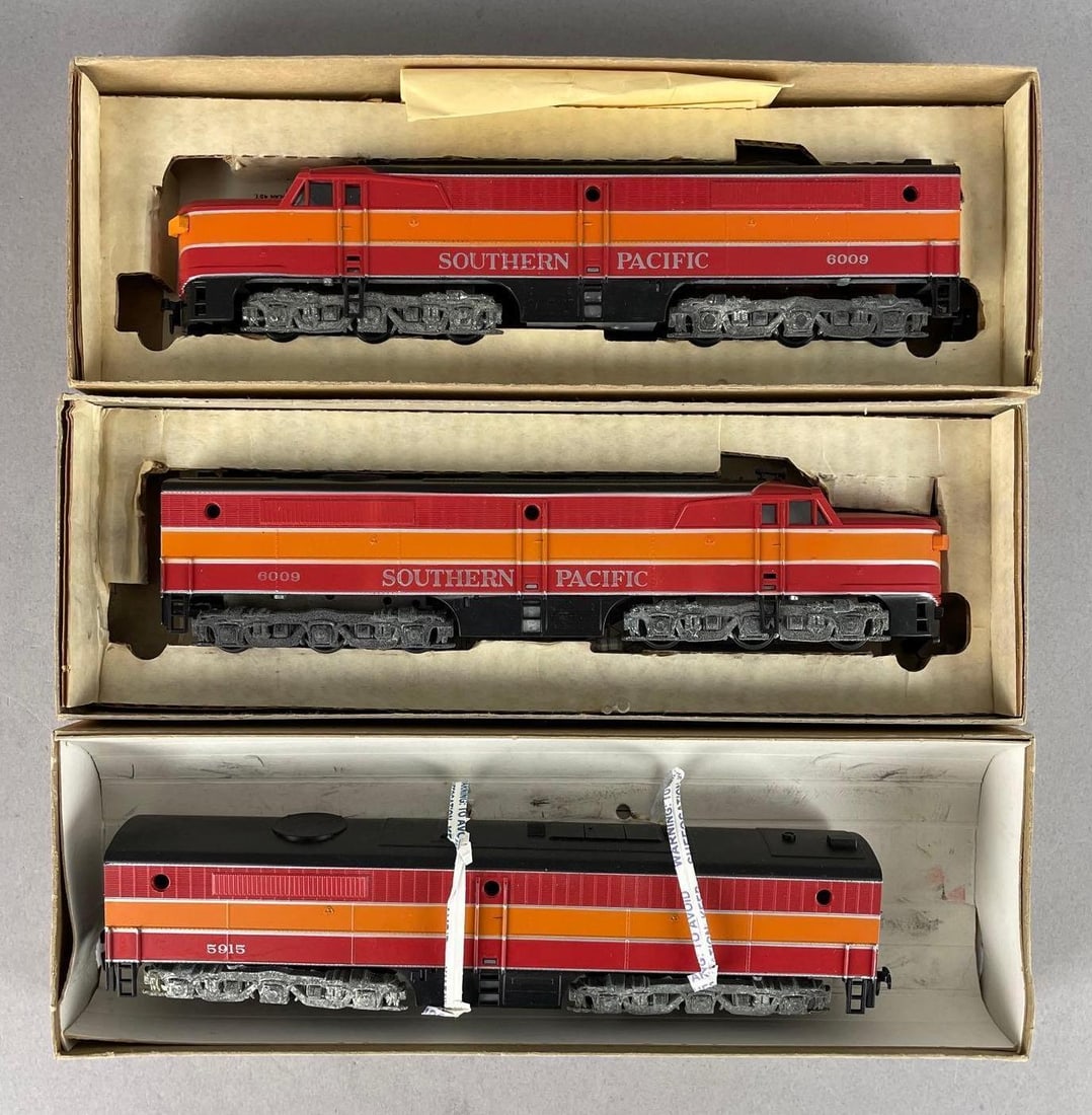 Group of 3 Athearn HO Scale Southern Pacific Diesel Locomotives: Alco pa1