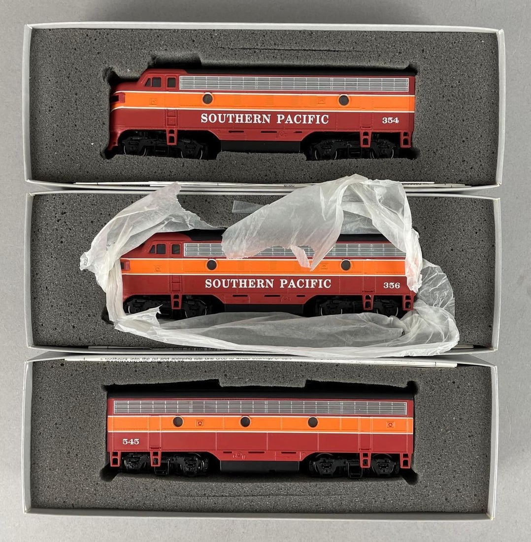 Group of 3 Bachmann Plus HO Scale EMD F7 Diesel Locomotives: Southern pacific F7As and F7B