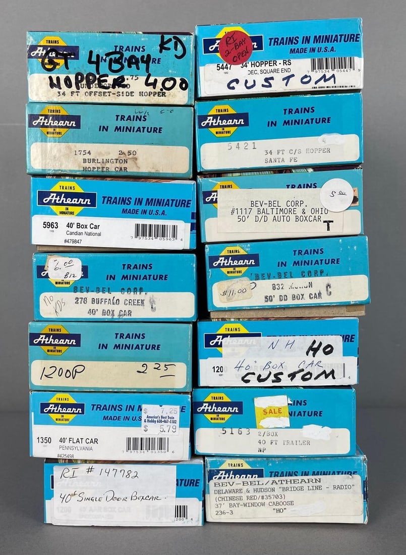 Group of Athearn HO Scale Freight Train Cars: Includes boxcars, hoppers
