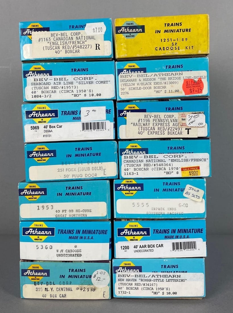 Group of Athearn HO Scale Freight Train Cars: Includes silver comet, caboose kit