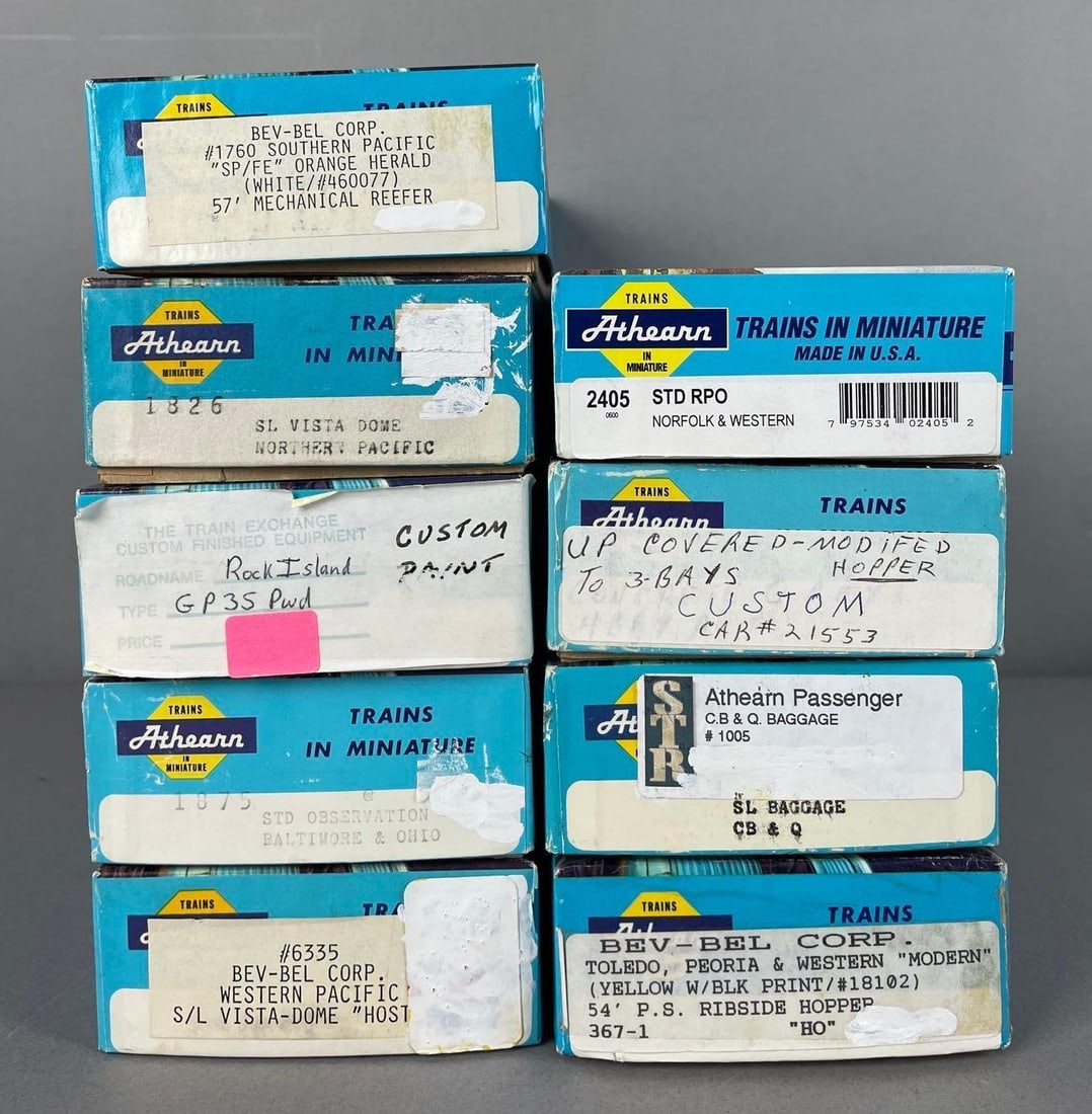 Group of Athearn HO Scale Freight / Passenger Train Cars: Includes vista dome, baggage