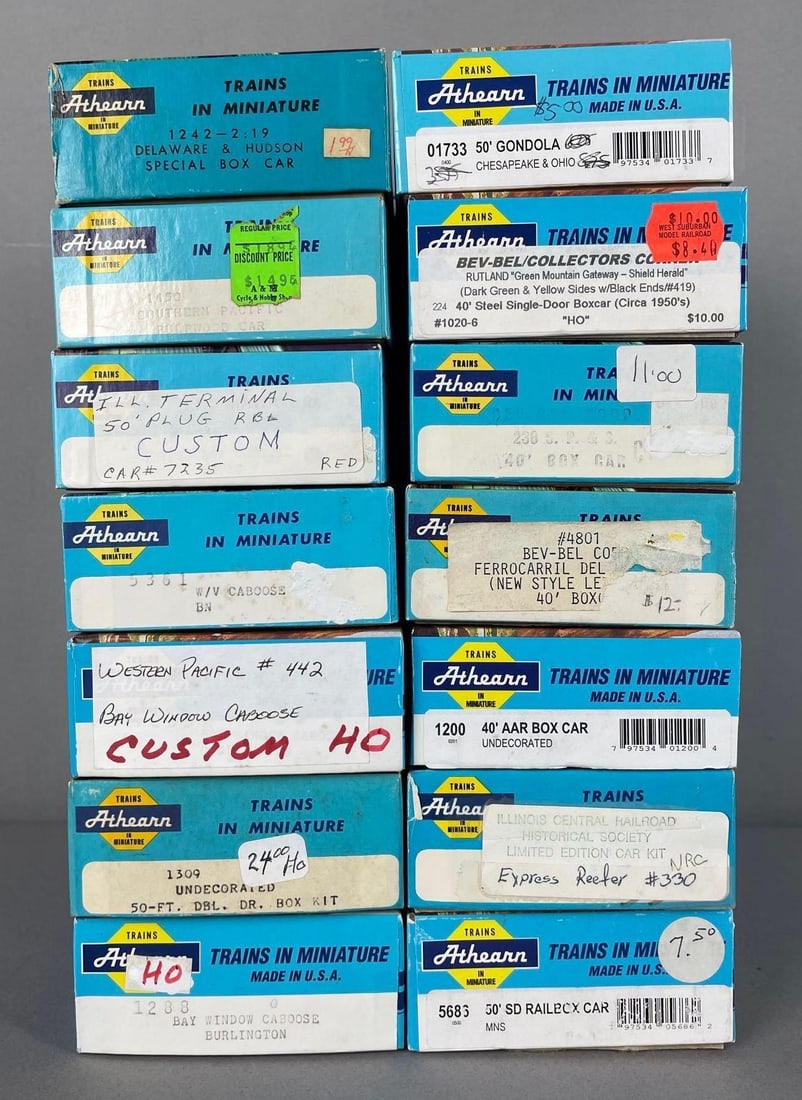 Group of Athearn HO Scale Freight Train Cars: Includes caboose, reefer