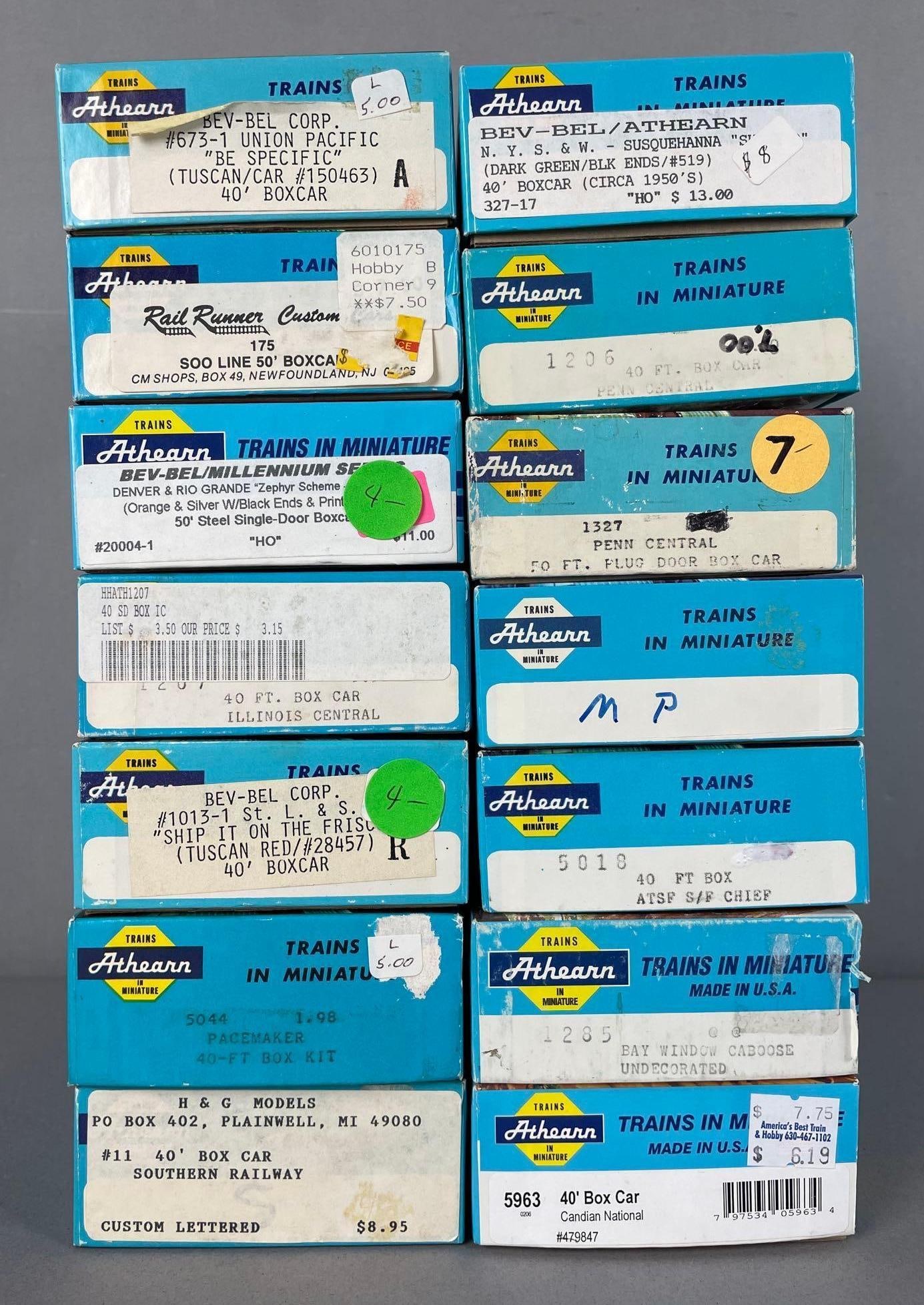 Group of Athearn HO Scale Freight Train Cars: Includes boxcars,