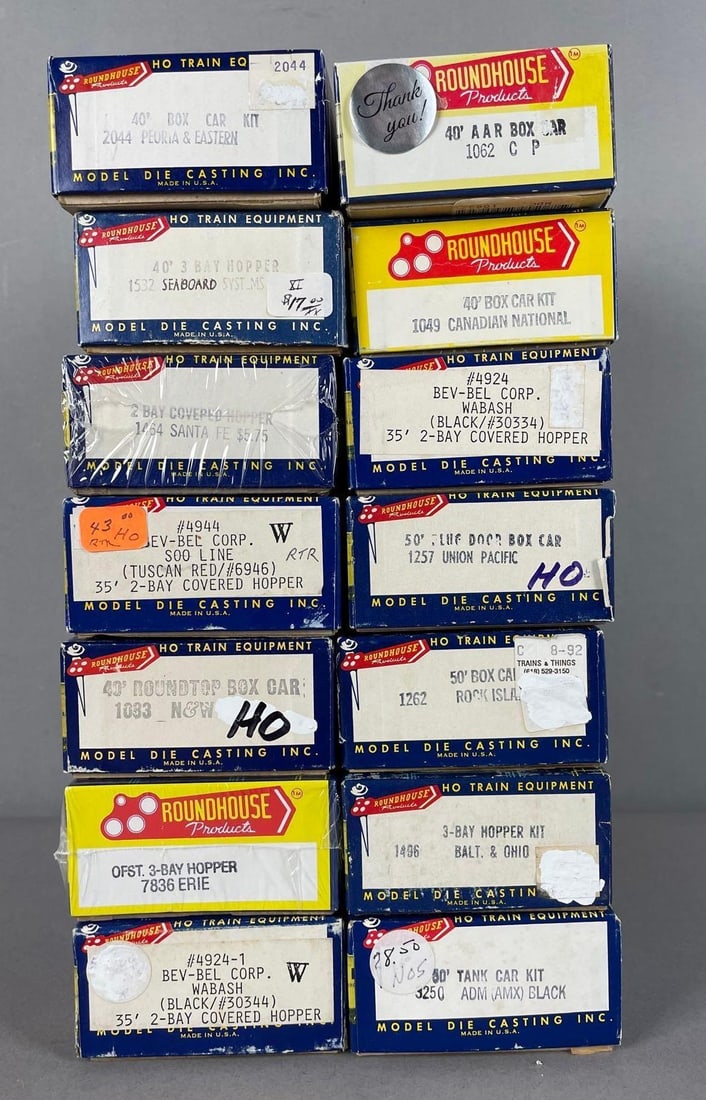 Group of Roundhouse HO Scale Freight Train Cars: Includes hoppers, boxcar