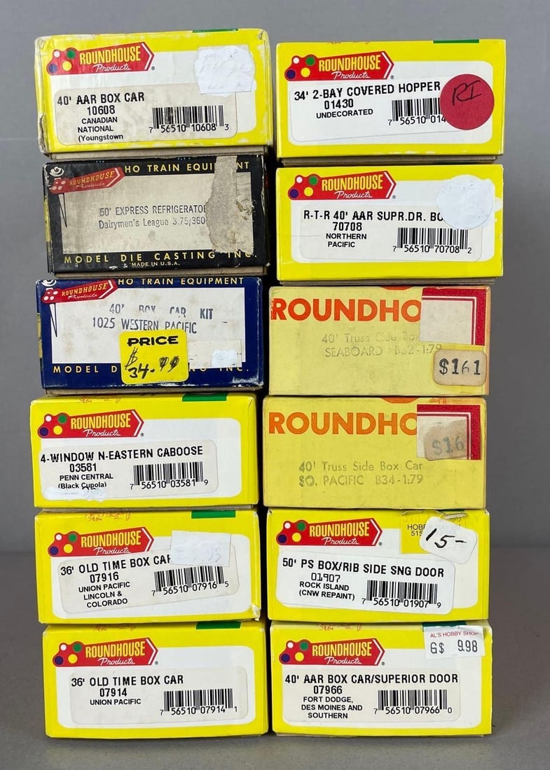 Group of Roundhouse HO Scale Freight Train Cars: Includes caboose, boxcars