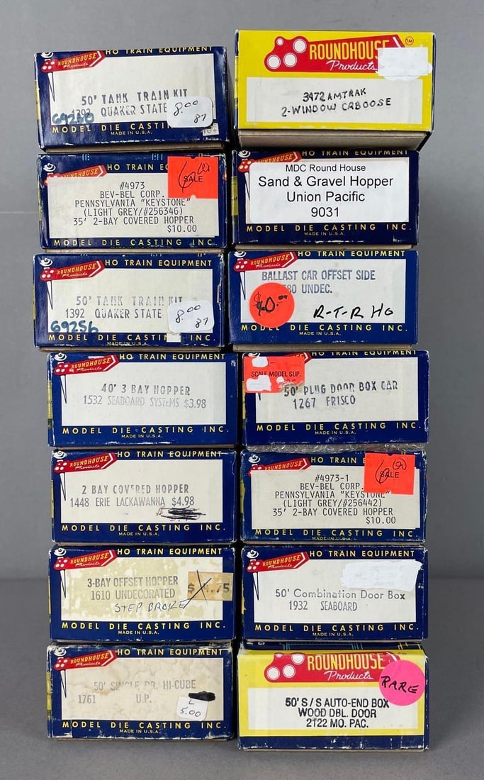 Group of Roundhouse HO Scale Freight Train Cars: Includes boxcars, Quaker State
