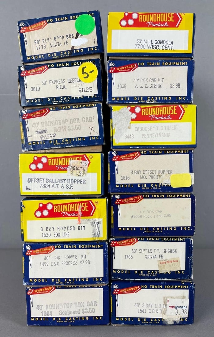 Group of Roundhouse HO Scale Freight Train Cars (1 of 2)
