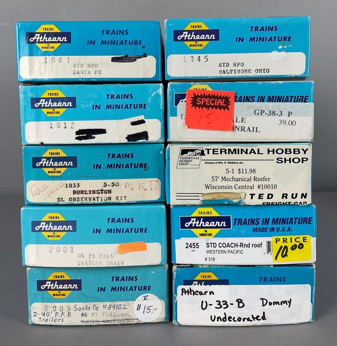Group of Athearn HO Scale Freight / Passenger Train Cars: Includes mechanical reefer, dummy u33B