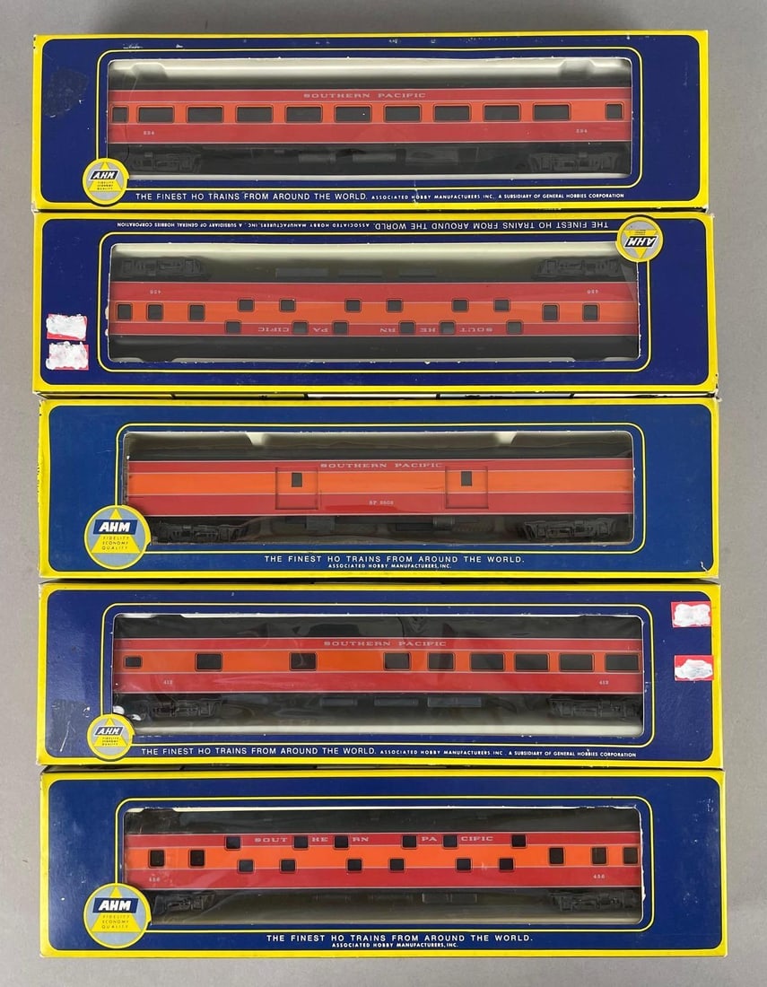 Group of AHM HO Scale Southern Pacific Passenger Train Cars: Includes observation, sleeper