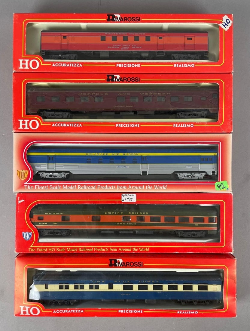 Group of Rivarossi HO Scale Passenger Train Cars (1 of 2)