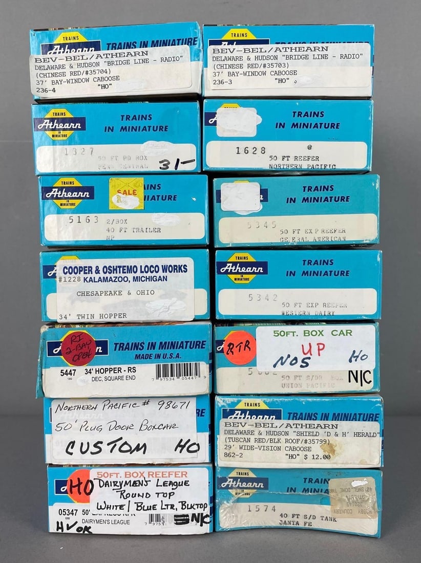 Group of Athearn HO Scale Freight Train Cars: Includes reefers, hopper