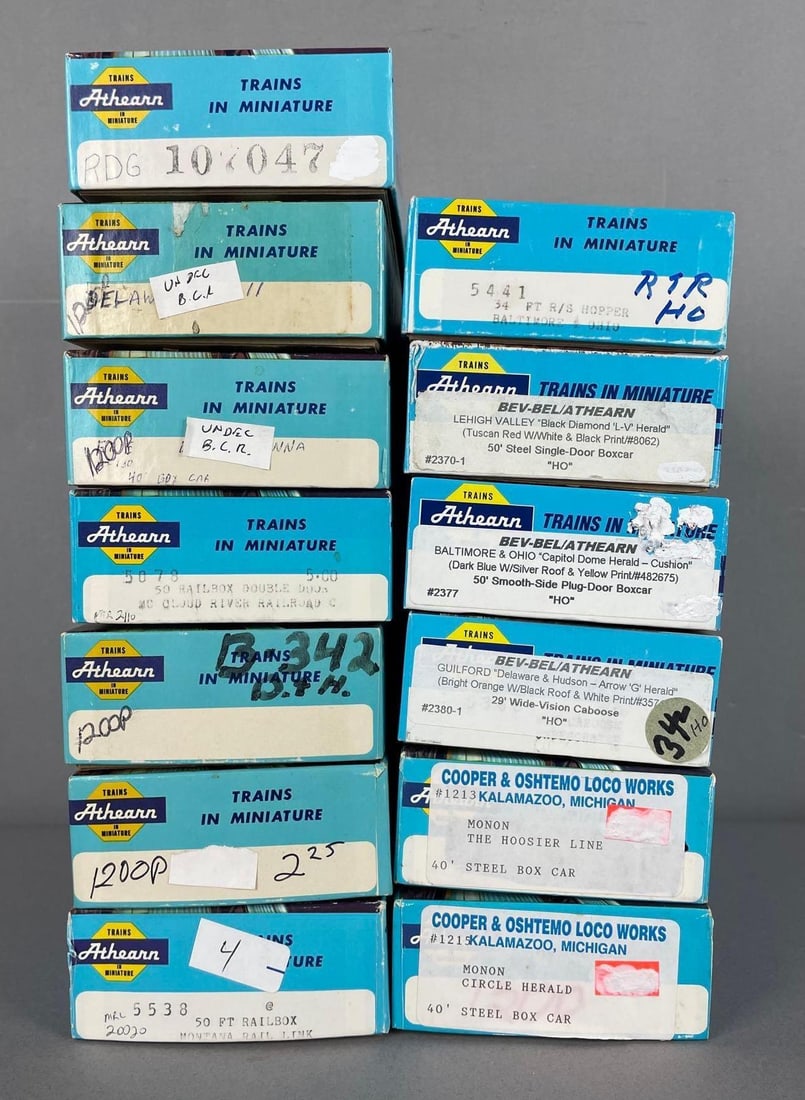 Group of Athearn HO Scale Freight Train Cars: Includes boxcars, caboose