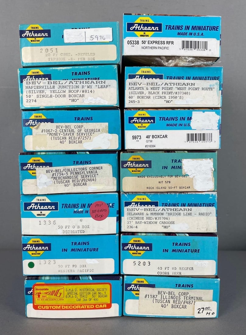 Group of Athearn HO Scale Freight Train Cars: Includes caboose and reefer