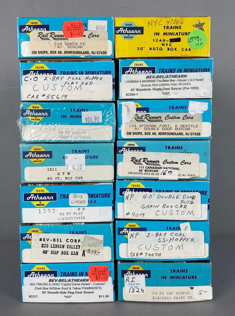 Group of Athearn HO Scale Freight Train Cars: Includes boxcars, hopper