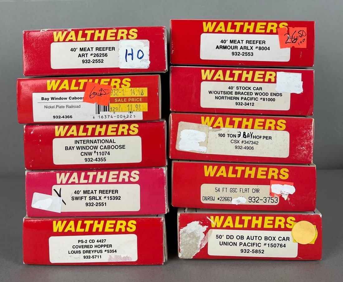 Group of Walthers HO Scale Freight Train Cars: Includes meat reefers, caboose