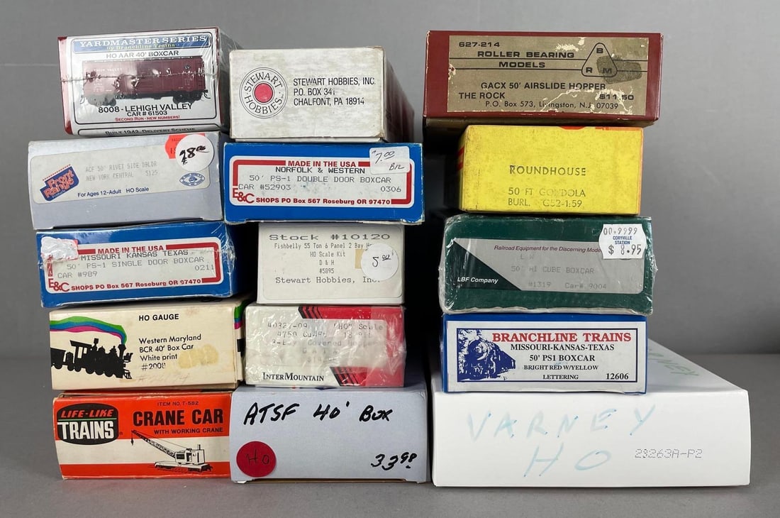 Group of HO Scale Freight Train Cars: Includes boxcars