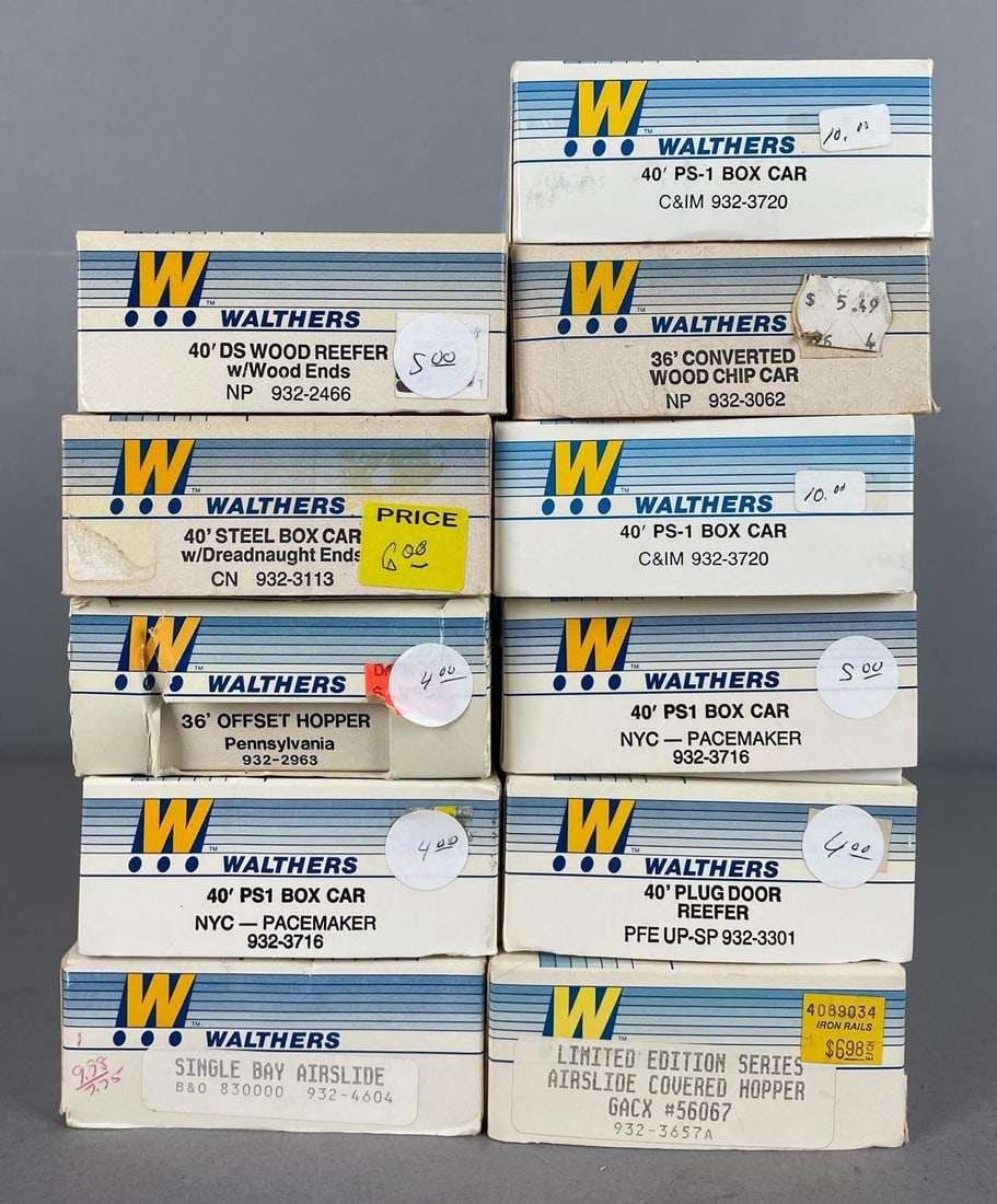 Group of Walther HO Scale Freight Train Cars: Includes wood chip car, airslide