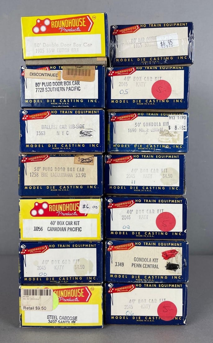 Group of Roundhouse HO Scale Freight Train Cars: lncludes boxcars, gondola