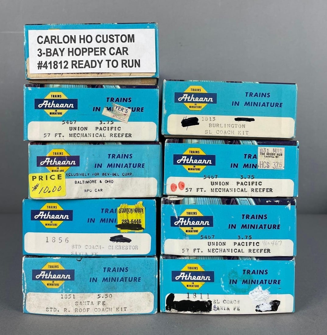 Group of Athearn HO Scale Freight / Passenger Train Cars: Includes reefers, coach