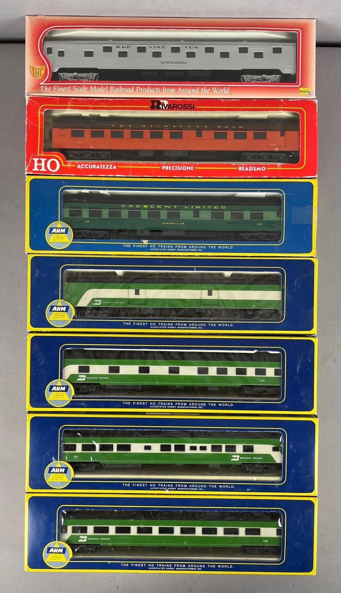Group of AHM HO Scale Passenger Train Cars: Includes observation, dining