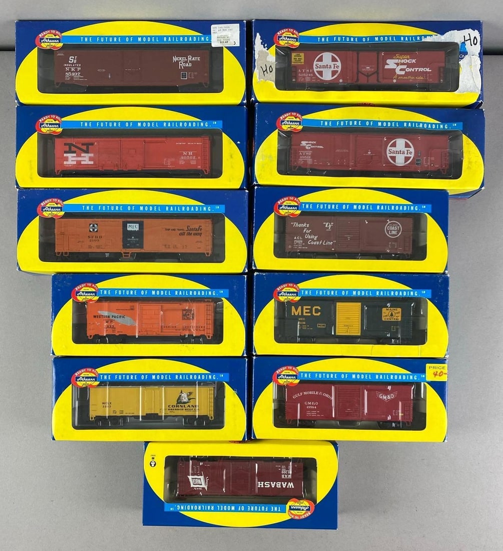 Group of Assorted Athearn HO Scale Train Cars: In original boxes, includes GMO boxcar, wabash boxcar, Smooth reefer and more, largest each measures 10 1/2 inches W