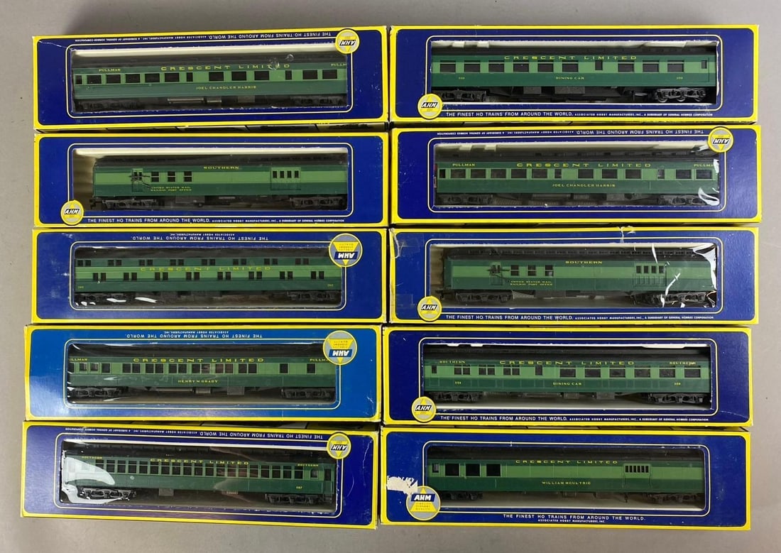 Group of 10 AHM 1920 R.P.O. Train Cars (1 of 2)