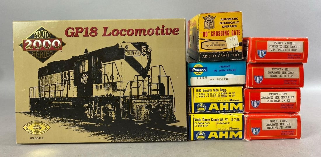 Group of 10+ IHC HO Scale Train Cars and More (1 of 3)