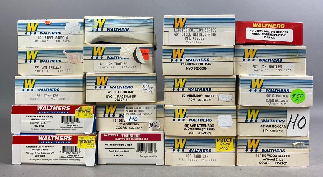 Group of 10+ Walthers HO Scale Train Cars: Includes Gondola, box car, and more. Largest measures