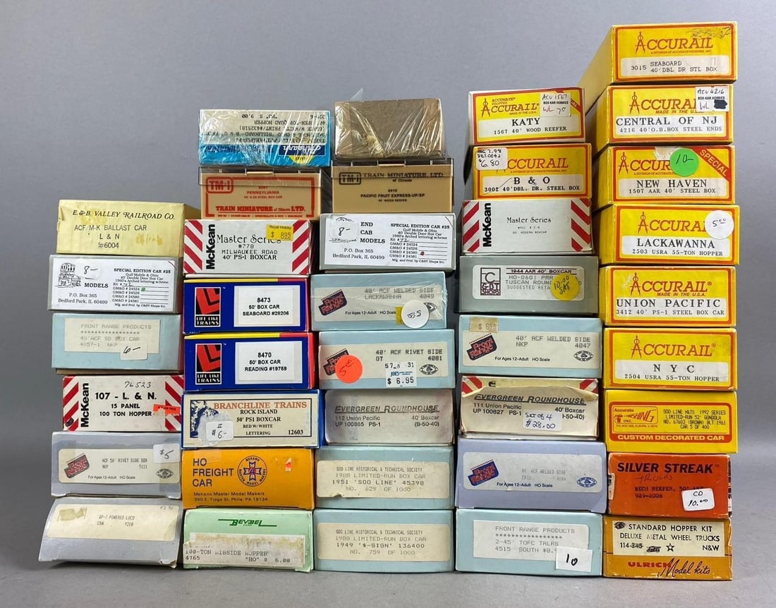Group of 10+ Accurail Train Cars and More: Includes Hopper, Boxcar, and more. Largest measures L 8 x W 4 inches.