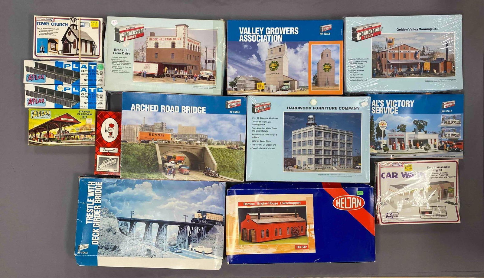 Group of Assorted HO Scale Model Train Building Plastic Model Kits: most sets seem complete, included Remise engine house lokschuppen, arched road bridge, car wash and more