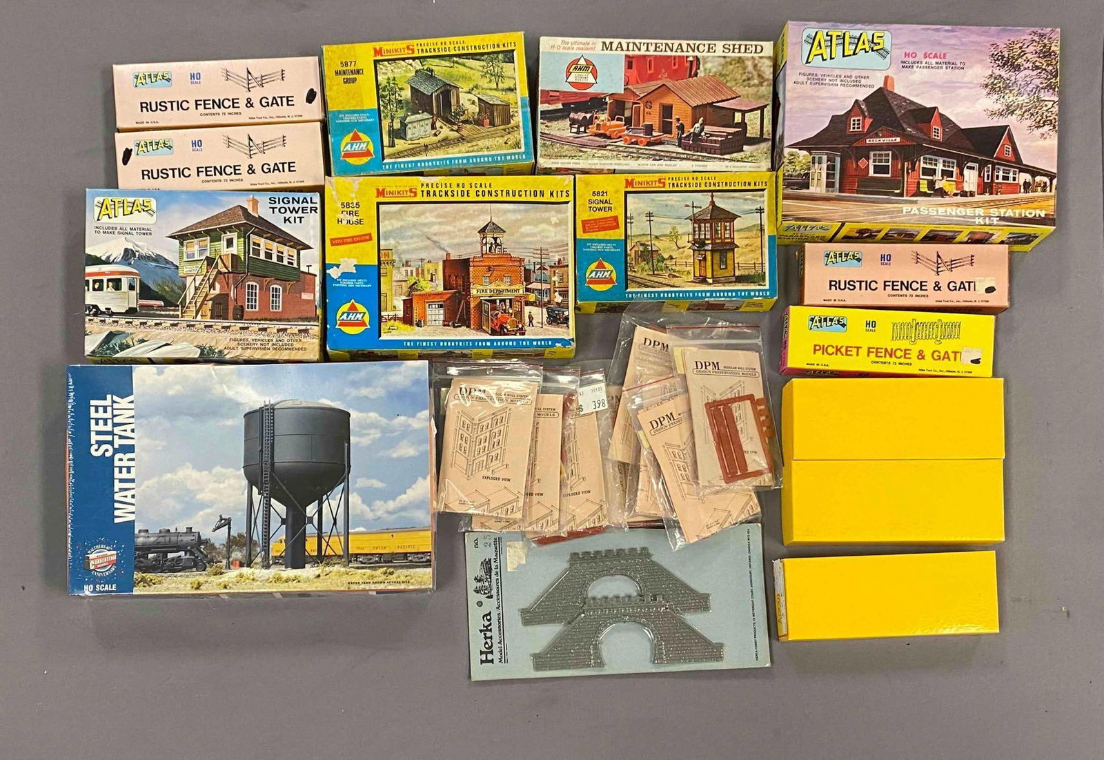 Group of Assorted HO Scale Model Train Building Plastic Model Kits and More (1 of 3)