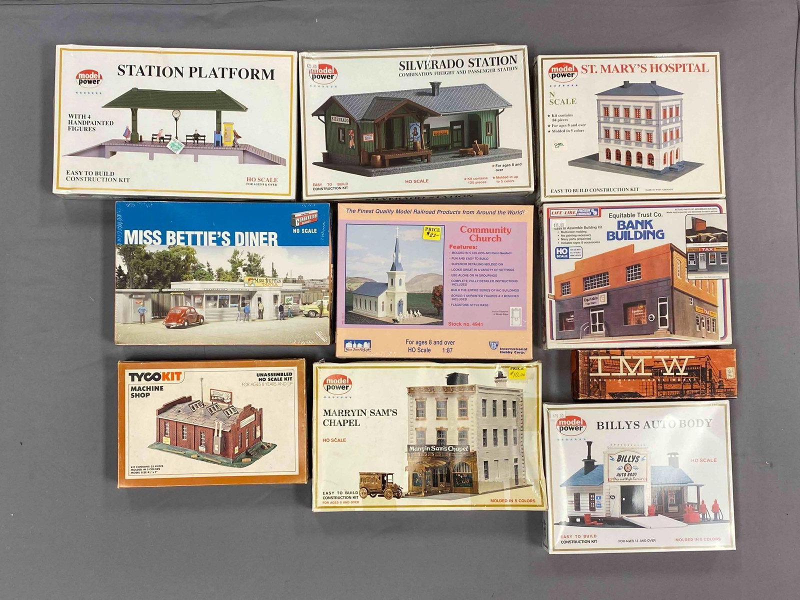 Group of Assorted HO Scale Model Train Building Plastic Model Kits and More (1 of 3)