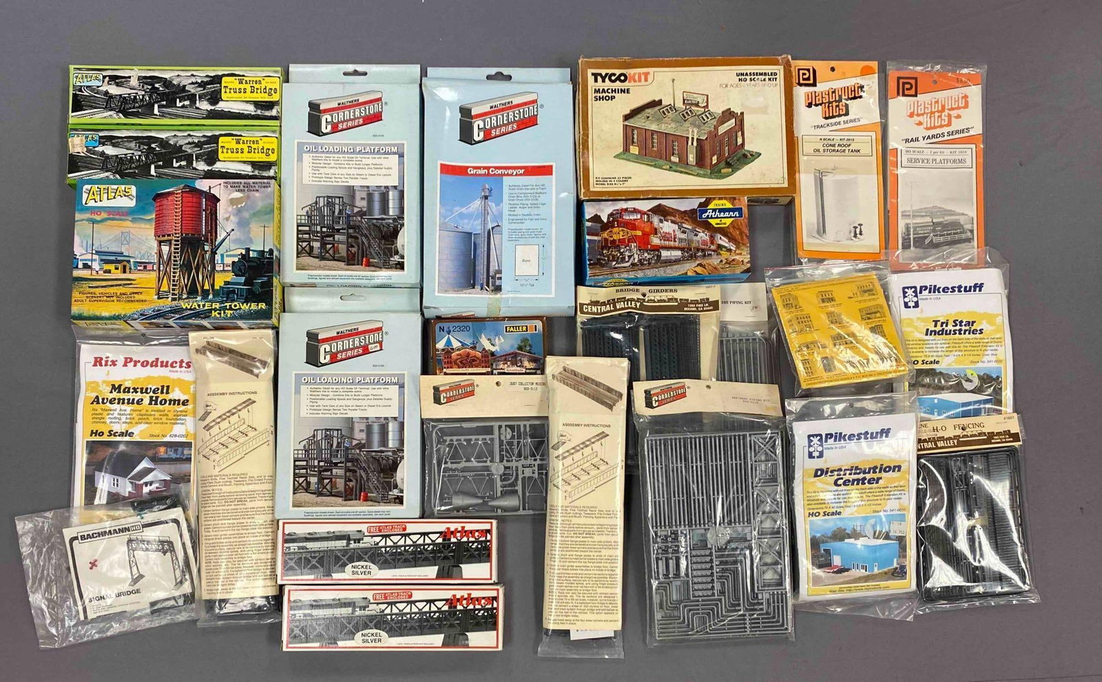 Group of Assorted HO Scale Model Train Building Plastic Model Kits and More (1 of 3)