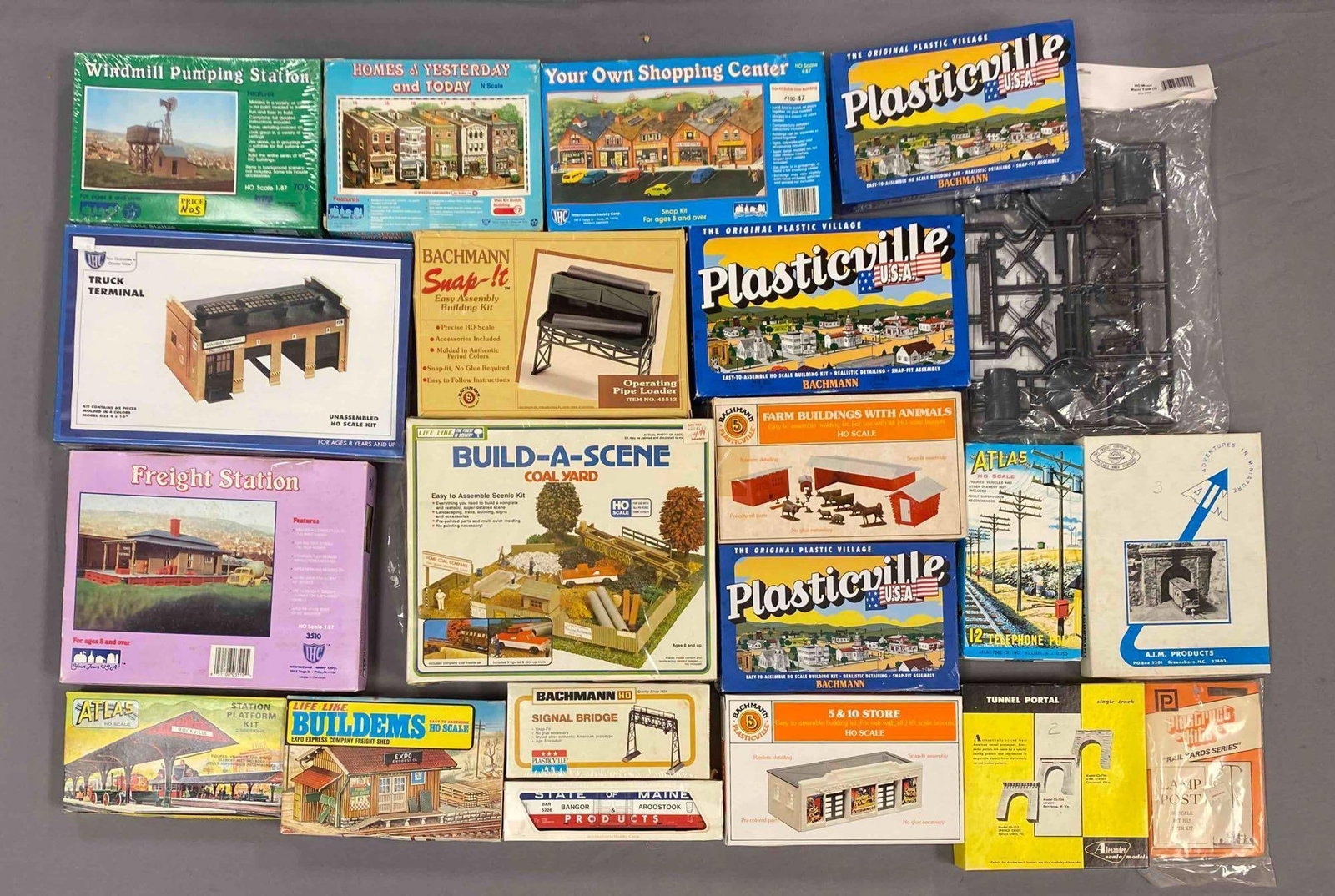 Group of Assorted HO Scale Model Train Building Plastic Model Kits and More (1 of 3)