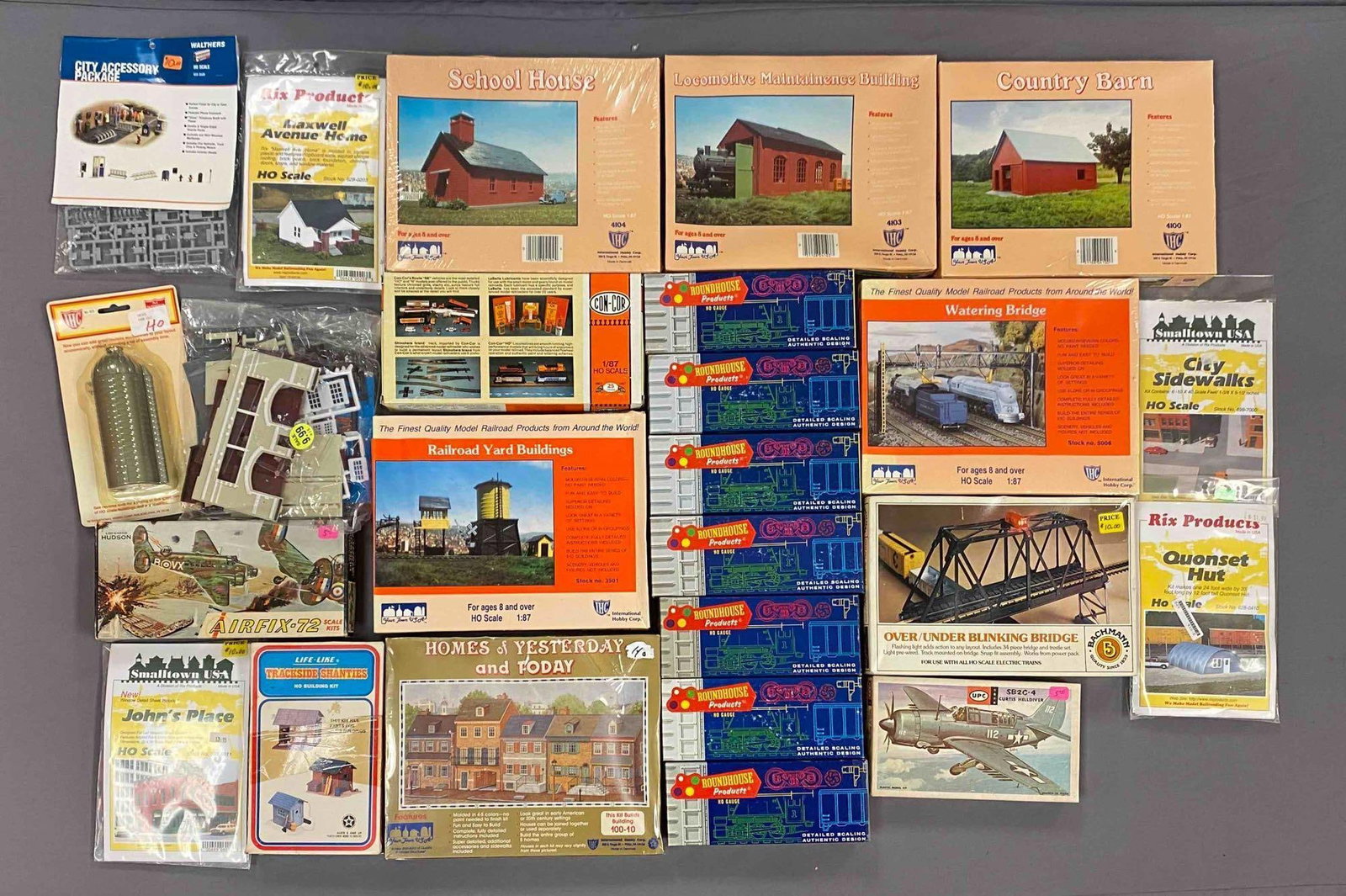 Group of Assorted HO Scale Model Train Building Plastic Model Kits and More (1 of 3)