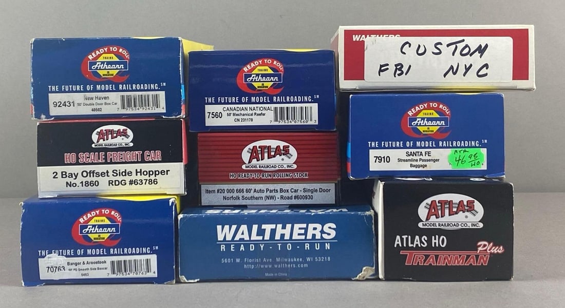 Group of 9 Assorted HO Scale Train Cars: Includes Walthers and athearn, largest measures 14 1/2 inches W