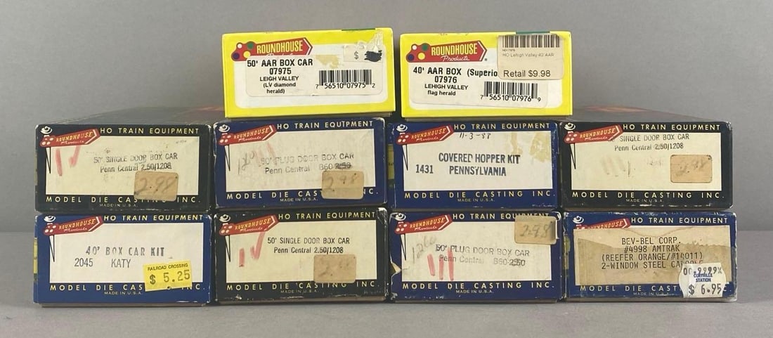 Group of Assorted Roudhouse HO Scale Train Cars: Includes box cars and hopper, largest each measure 8 1/4 inches W
