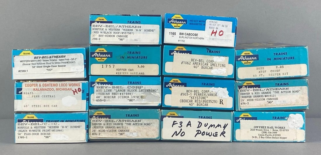 Group of Assorted Athearn HO Scale Train Cars: Includes f3a dummy locomotive, boxcars, reefers and more, each box measures 10 1/2 inches W