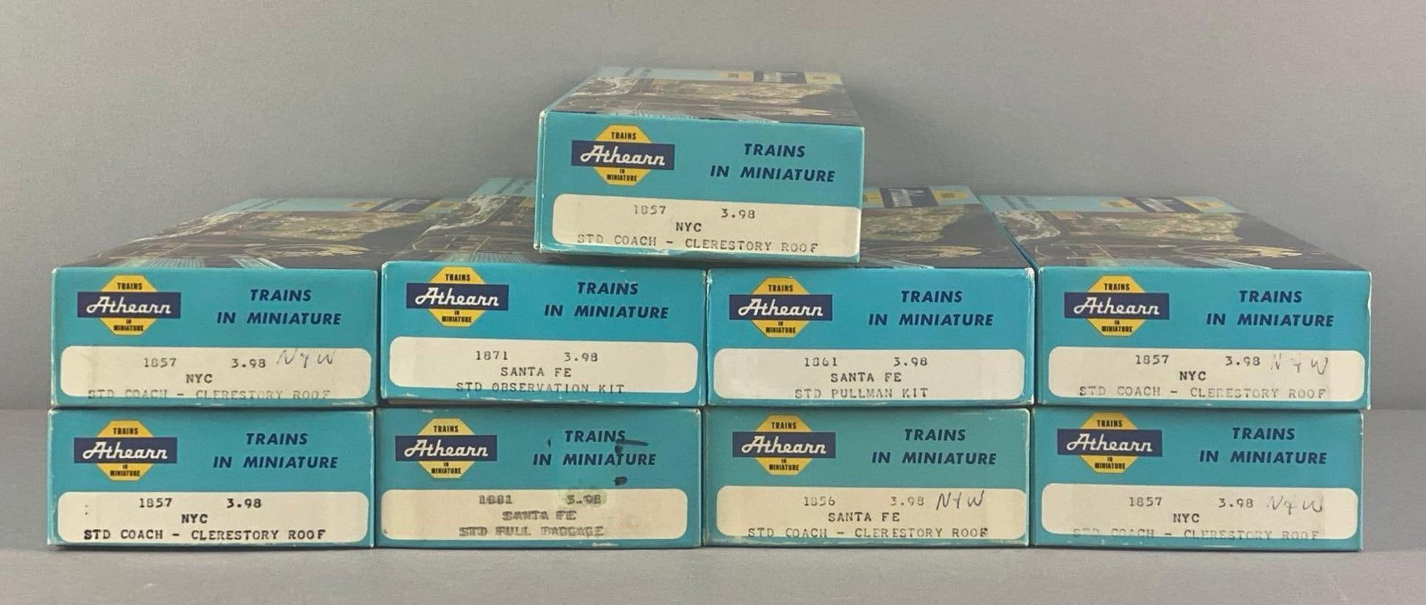 Group of 9 Athearn HO Scale NYC/Santa Fe Train Cars (1 of 2)
