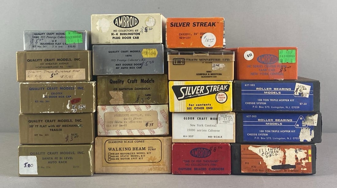 Group of Assorted HO Scale Train Cars: Includes gondolas, box cars, flat cars hoppers and more, longest box measures 12 1/2 inches L