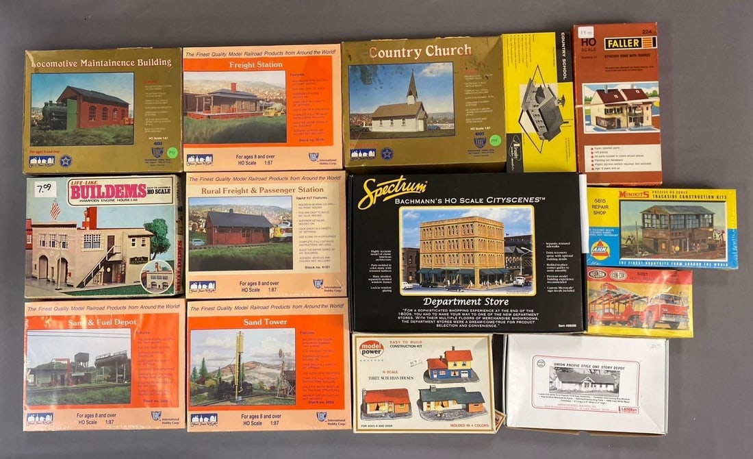 Group of 10+ Model Power HO Scale Model Building and More: Includes house, depot, and more. Largest measures L 12 x W 10 inches.